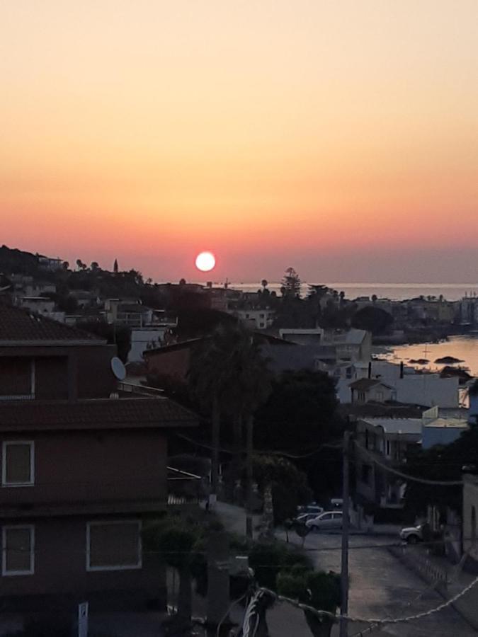 Bed & Breakfast Dietro Le Mura Aci Castello Exterior foto