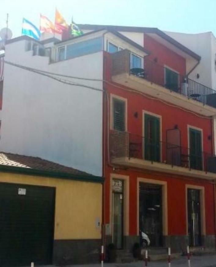 Bed & Breakfast Dietro Le Mura Aci Castello Exterior foto