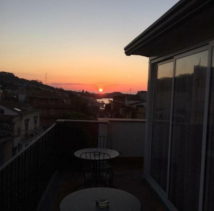 Bed & Breakfast Dietro Le Mura Aci Castello Exterior foto