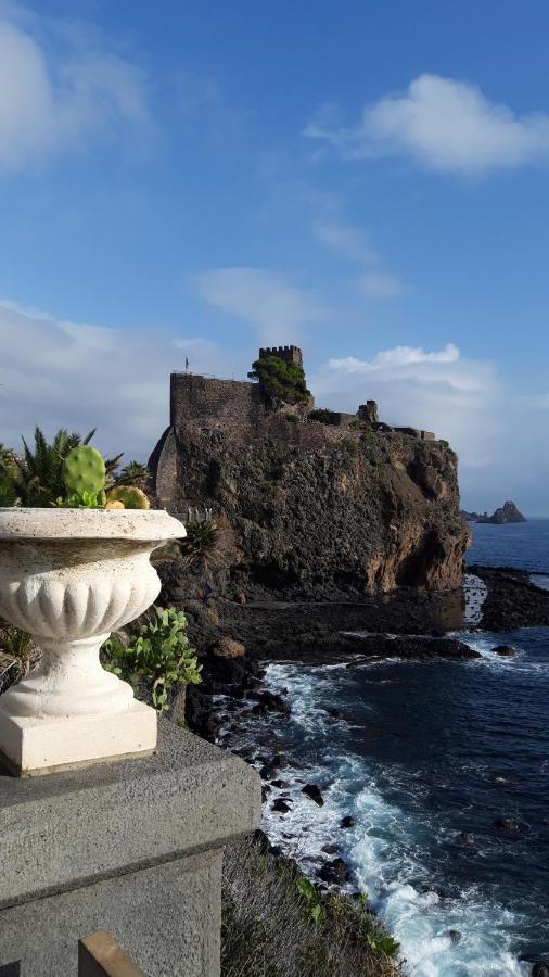 Bed & Breakfast Dietro Le Mura Aci Castello Exterior foto